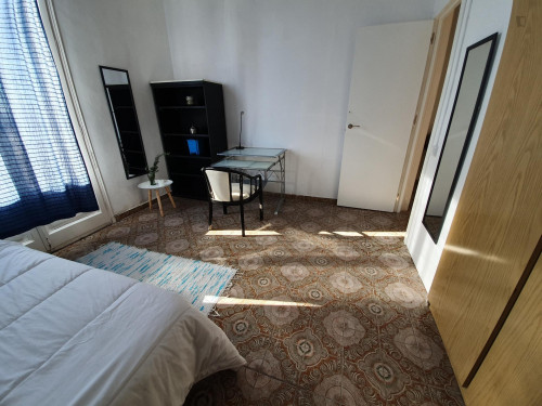 Single bedroom near Drassanes metro station