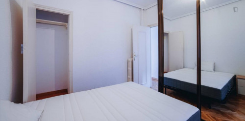 Cosy double bedroom close to Manuel Becerra metro station