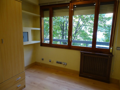 2-Bedroom apartment near Instituto de Empresa.Calle Alvarez de Baena 4