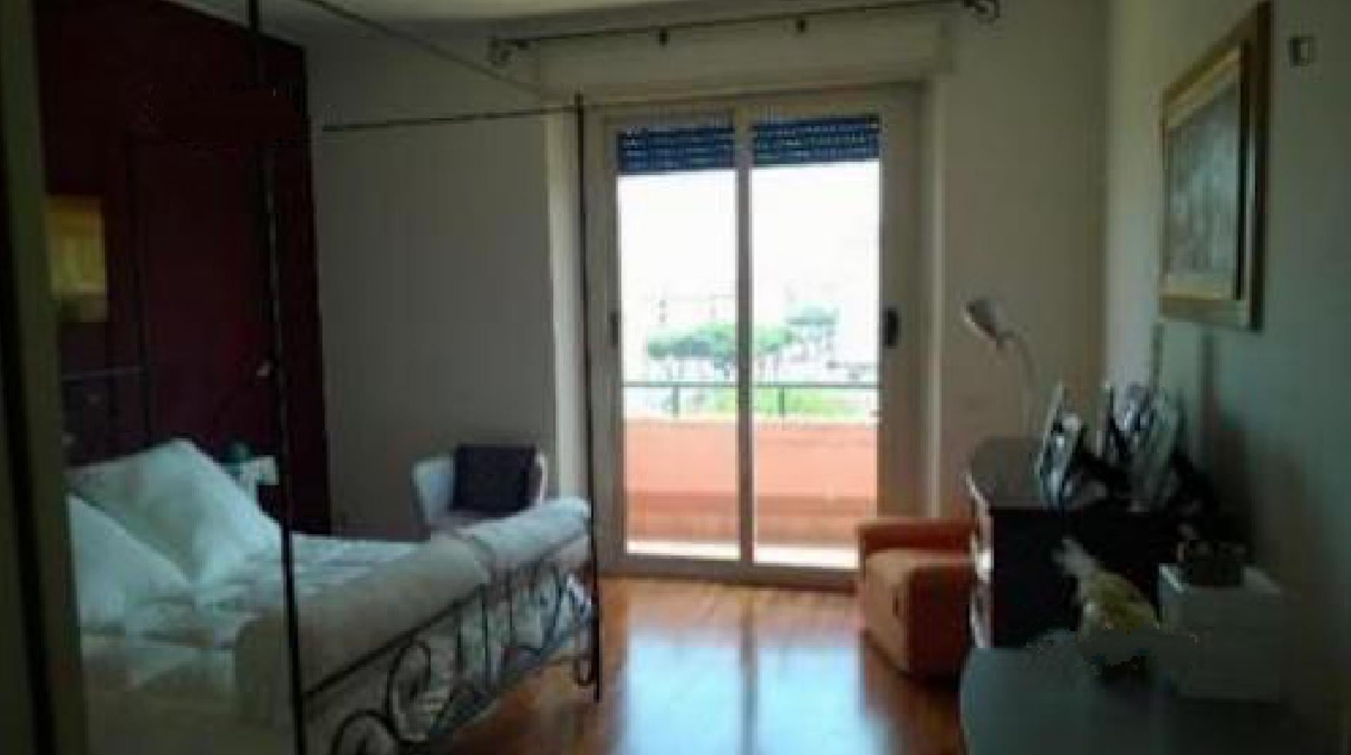 Double bedroom in Pigneto neighbourhood