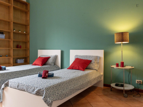 Bed in a twin bedroom in Porta Romana neighbourhood - Gallery - 31