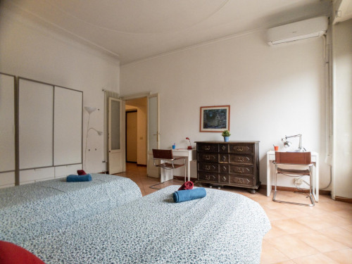 Bed in a twin bedroom in Porta Romana neighbourhood - Gallery - 30