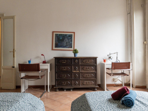 Bed in a twin bedroom in Porta Romana neighbourhood - Gallery - 26