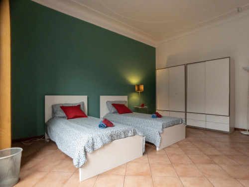 Bed In A Twin Bedroom In Porta Romana Neighbourhood - 2