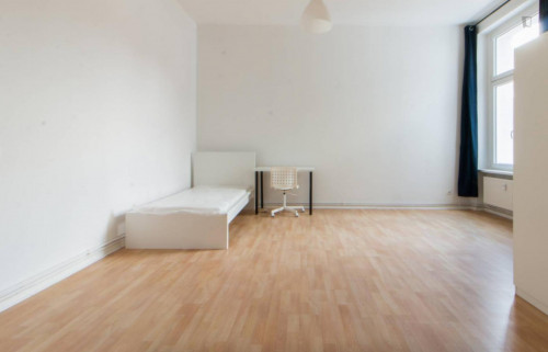 Spacious room in 5-bedroom apartment in Tempelhof-Schöneberg - Gallery - 6
