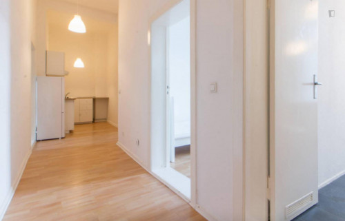 Spacious room in 5-bedroom apartment in Tempelhof-Schöneberg - Gallery - 15