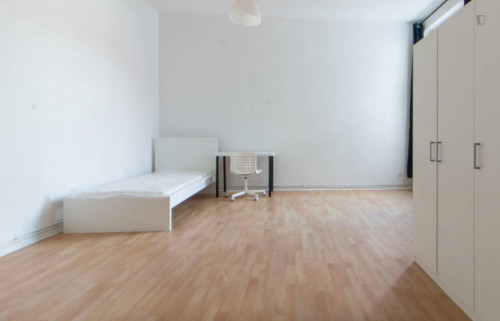 Spacious Room In 5-Bedroom Apartment In Tempelhof-Schöneberg - 2