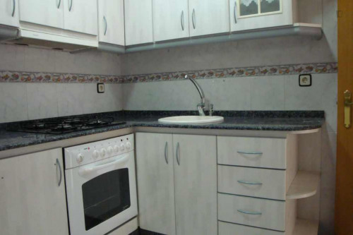 Double bedroom, with private bathroom, in 4-bedroom house