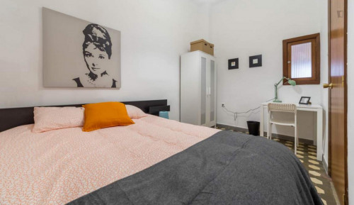 Restful double bedroom in a cool flat, in the Eixample neighbourhood  - Gallery -  1