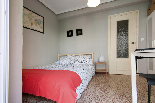Neat double bedroom in L'Amistat neighbourhood  - Gallery -  2