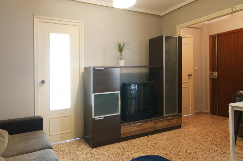 Neat double bedroom in L'Amistat neighbourhood  - Gallery -  5