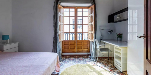 Welcoming double bedroom in La Roqueta  - Gallery -  3