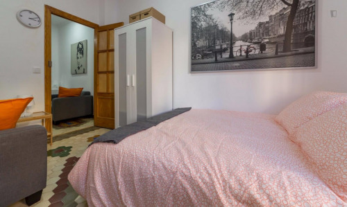 Splendid double bedroom just blocks away from Universitat de Barcelona  - Gallery -  2