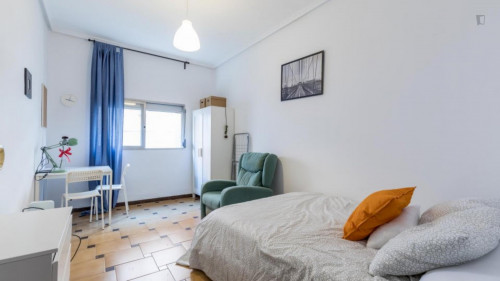 Snug Double Bedroom In Student-Popular L'Amistat - 1