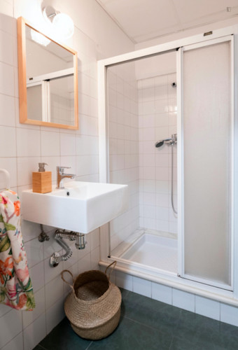 Cool double bedroom near Alameda Metro Station  - Gallery -  5