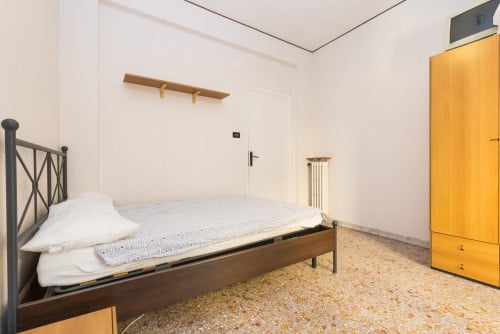 Spacious double bedroom with access to a terrace, near the Porta Furba - Quadraro metro