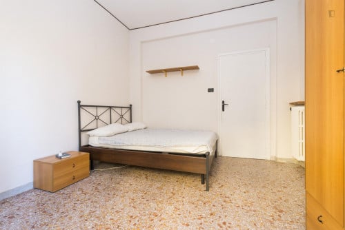 Spacious double bedroom with access to a terrace, near the Porta Furba - Quadraro metro