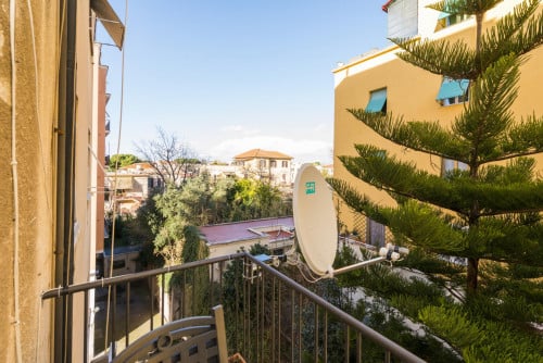 Spacious double bedroom with access to a terrace, near the Porta Furba - Quadraro metro - Gallery - 7