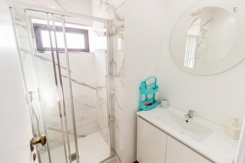 GH4U POVOA VACATION - DOUBLE BED shared bathroom - Gallery - 11