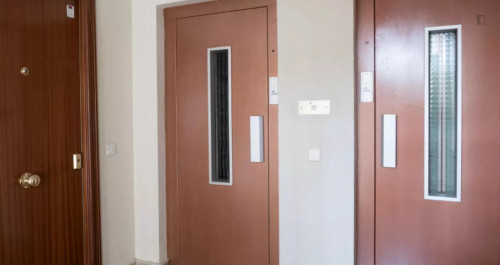 Neat and cosy double bedroom in Alcalá de Henares
