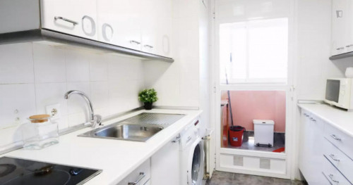 Single bedroom in a 5-bedroom apartment near Urgel metro station - Gallery - 15