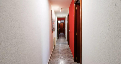 Single bedroom in a 5-bedroom apartment near Urgel metro station - Gallery - 9