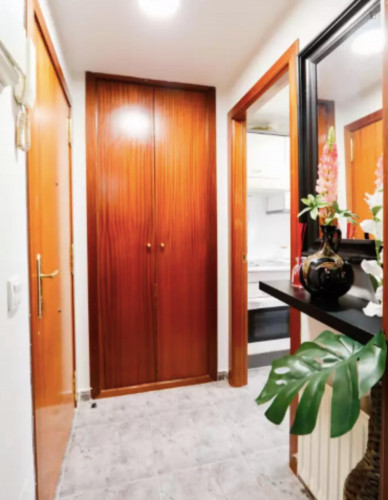 Single bedroom in a 5-bedroom apartment near Urgel metro station - Gallery - 6