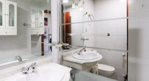 Single bedroom in a 5-bedroom apartment near Urgel metro station - Gallery - 11