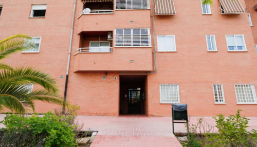 Single bedroom in a 5-bedroom apartment near Urgel metro station