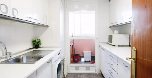 Single bedroom in a 5-bedroom apartment near Urgel metro station - Gallery - 14
