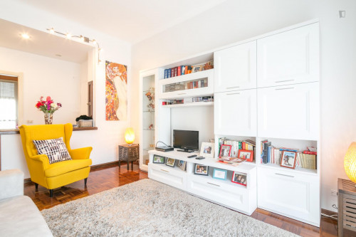 Inviting single bedroom in a 2-bedroom flat, in Lodi-Brenta - Gallery - 16