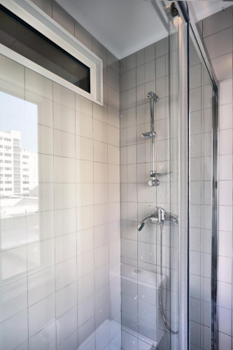 7 fabulous bedrooms, all with AC, TV and desk. By Instituto Sup Técnico - Gallery - 15