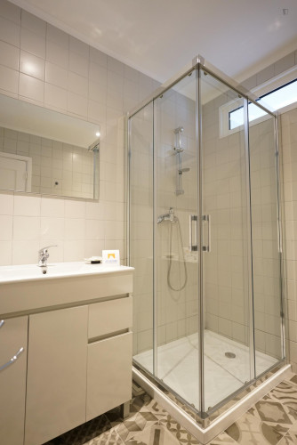 7 fabulous bedrooms, all with AC, TV and desk. By Instituto Sup Técnico - Gallery - 16