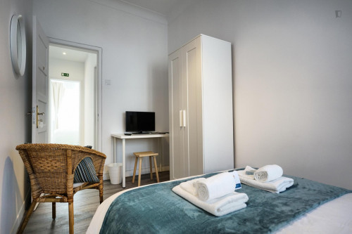 7 fabulous bedrooms, all with AC, TV and desk. By Instituto Sup Técnico - Gallery - 11
