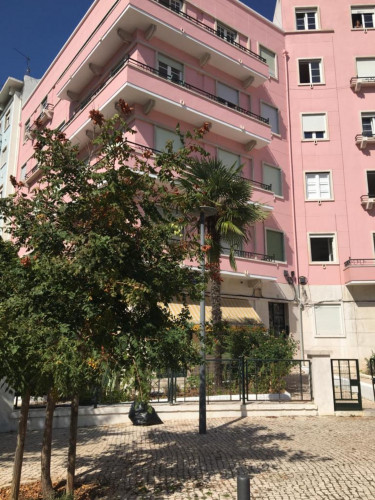 7 fabulous bedrooms, all with AC, TV and desk. By Instituto Sup Técnico