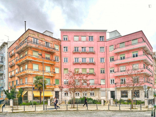 7 fabulous bedrooms, all with AC, TV and desk. By Instituto Sup Técnico - Gallery - 9