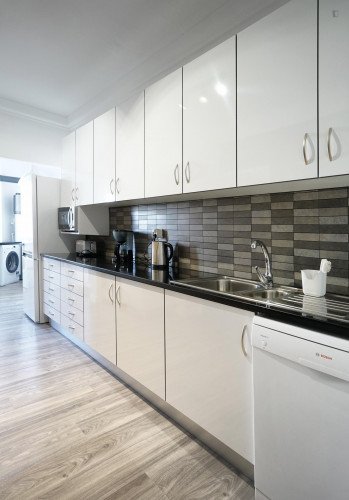 7 fabulous bedrooms, all with AC, TV and desk. By Instituto Sup Técnico - Gallery - 20
