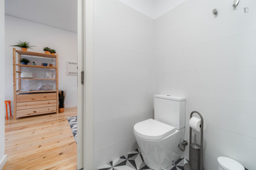 Nomad's Netto Subway - Sunny Balcony