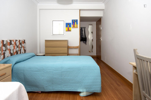 Welcoming twin bedroom in a 3-bedroom flat, in Tetuán  - Gallery -  3