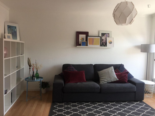 Double bedroom in a 3-bedroom apartment near Hospital Pedro Hispano metro station