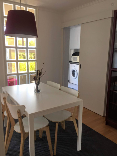 Double bedroom in a 3-bedroom apartment near Hospital Pedro Hispano metro station