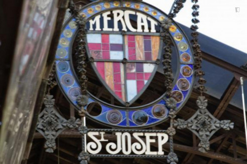 Lovely 3 bedroom apartment in Gothic near the Boqueria and the Ramblas.