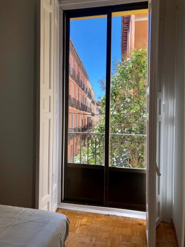 PISO EMBAJADORES CON BALCON
