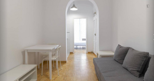 PISO EMBAJADORES CON BALCON - Gallery - 7