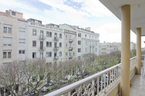 CHARME  AC  41m  Balcony  Avenue View - Gallery - 5