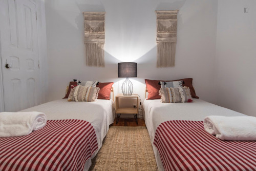 Fantastic 4-bedroom apartment close to Instituto Superior Técnico de Lisboa  - Gallery -  5