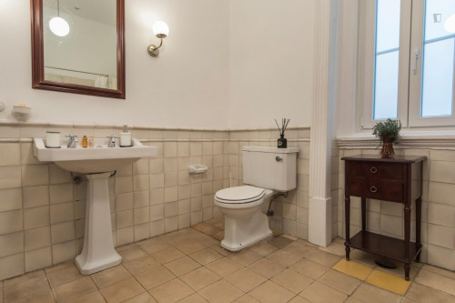 Fantastic 4-bedroom apartment close to Instituto Superior Técnico de Lisboa - Gallery - 17