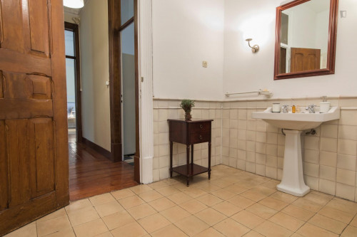 Fantastic 4-bedroom apartment close to Instituto Superior Técnico de Lisboa - Gallery - 16