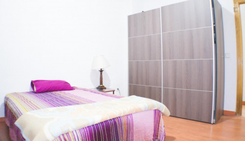 Roomy Double bedroom in Almagro