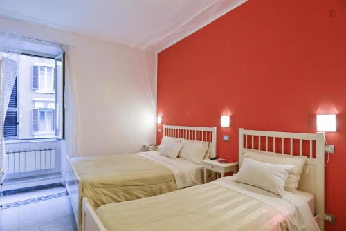 Twin ensuite bedroom in a 3-bedroom flat, near the Re di Roma metro  - Gallery -  2
